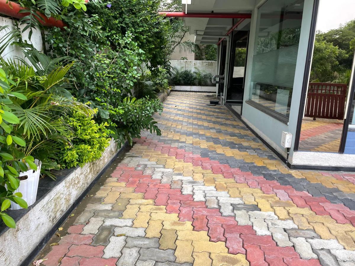 Hotel Airport Kk Nagpur Ngoại thất bức ảnh
