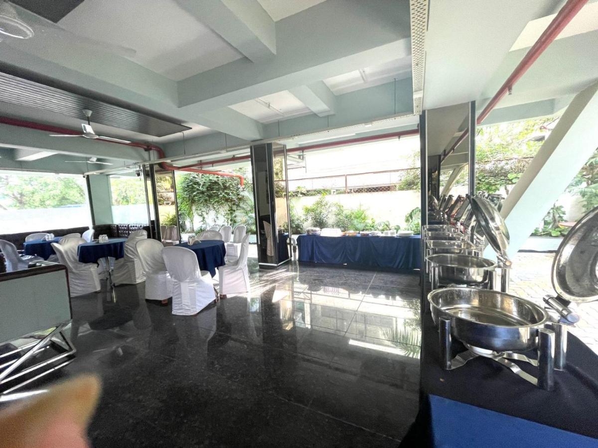 Hotel Airport Kk Nagpur Ngoại thất bức ảnh